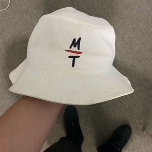 MoneyorTime bucket hat